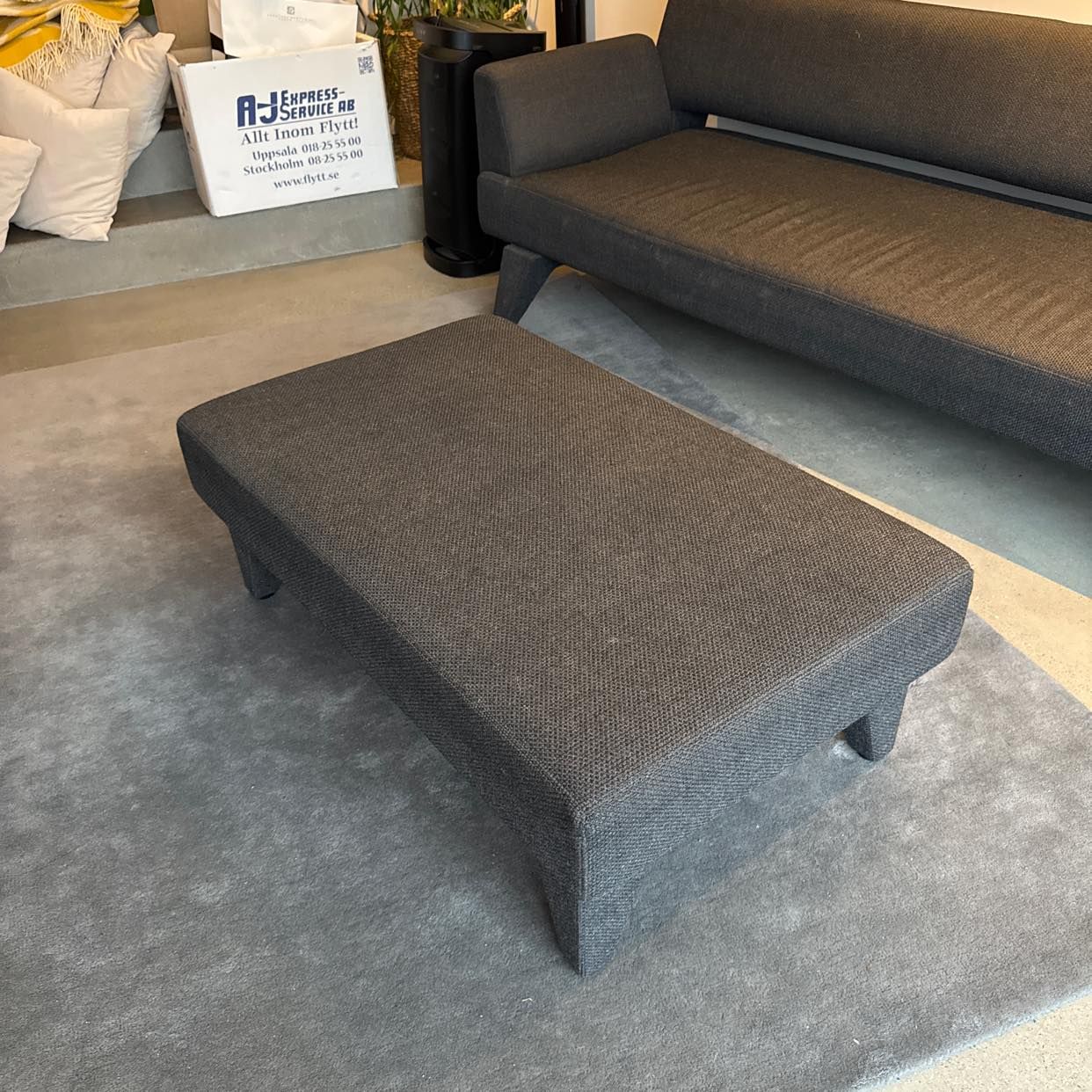 image of Soffa och pall skänkes - Sollentuna