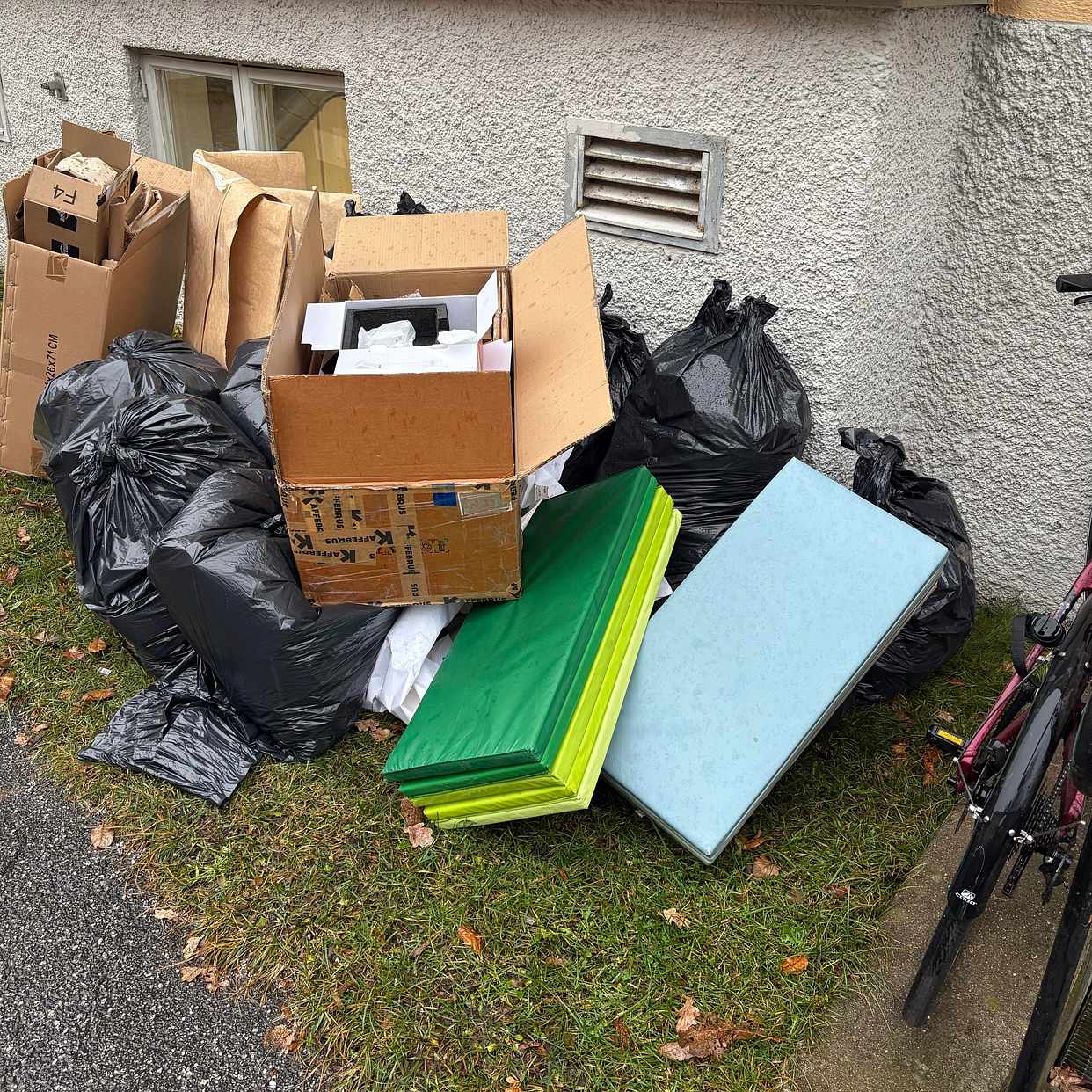 image of 9 garbage bags + wellpapp - Stockholm