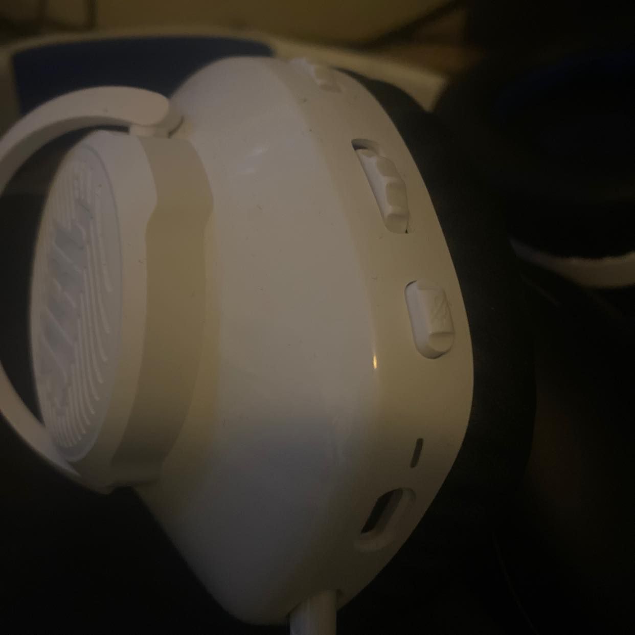 image of headphones - 
