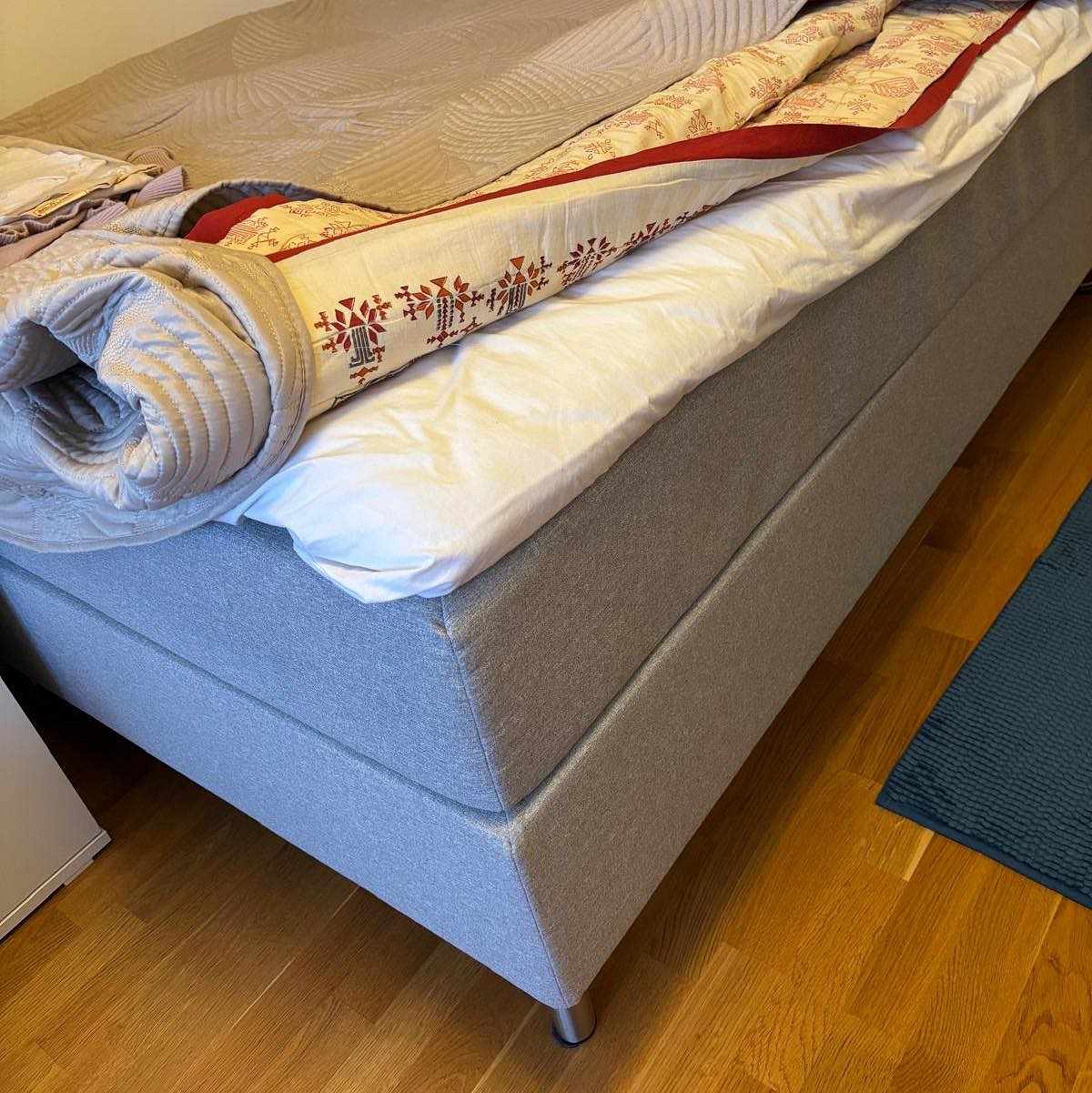 image of säng som ska flyttas ner - 