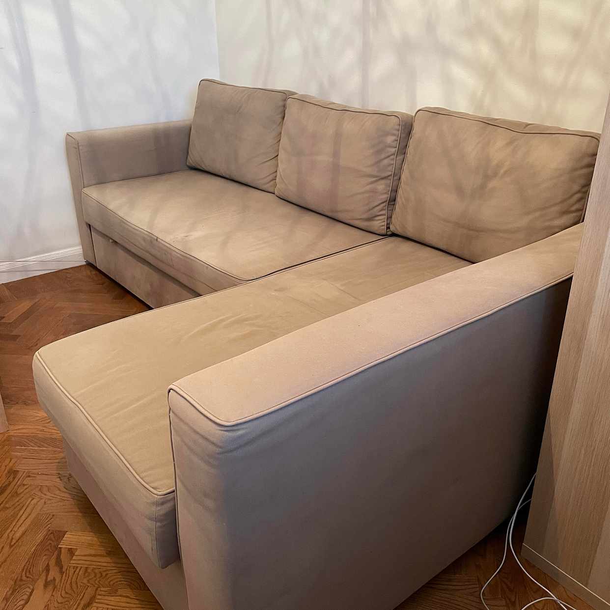 image of Soffa köras till återvinn - Stockholm