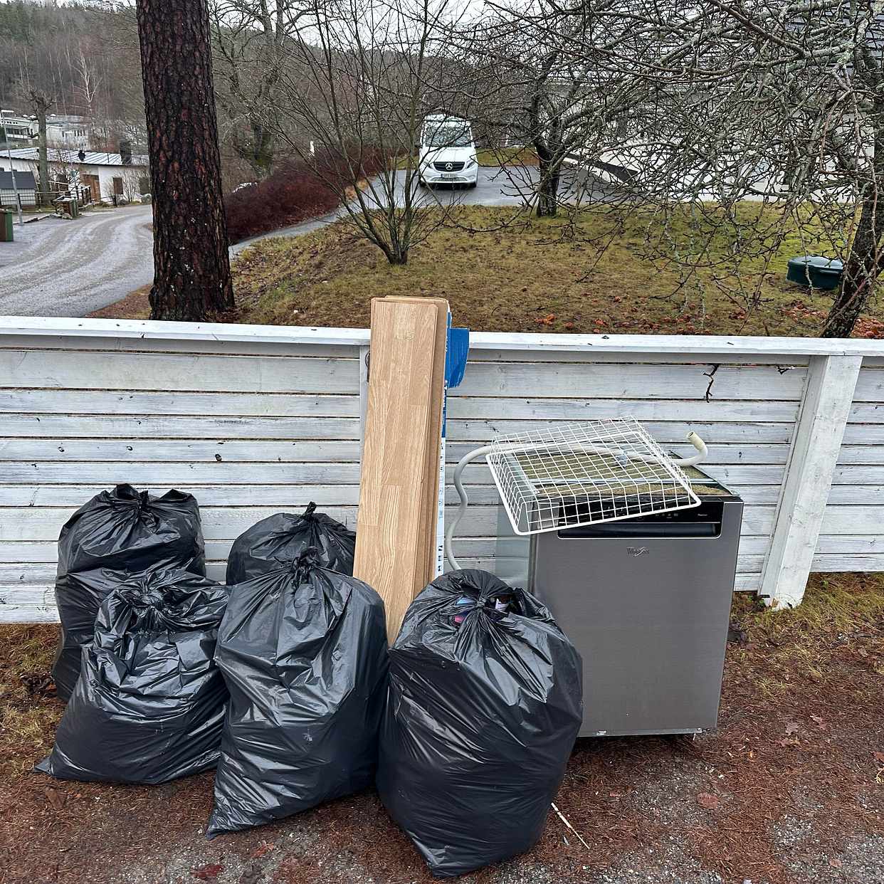 image of Diskmaskin och 5sopsäckar - Tullinge