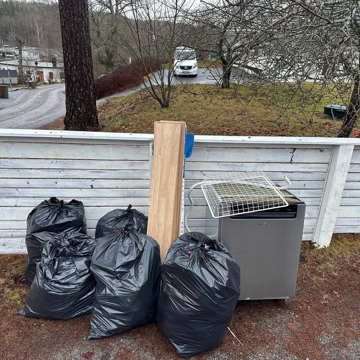 image of Diskmaskin och 5sopsäckar - Tullinge