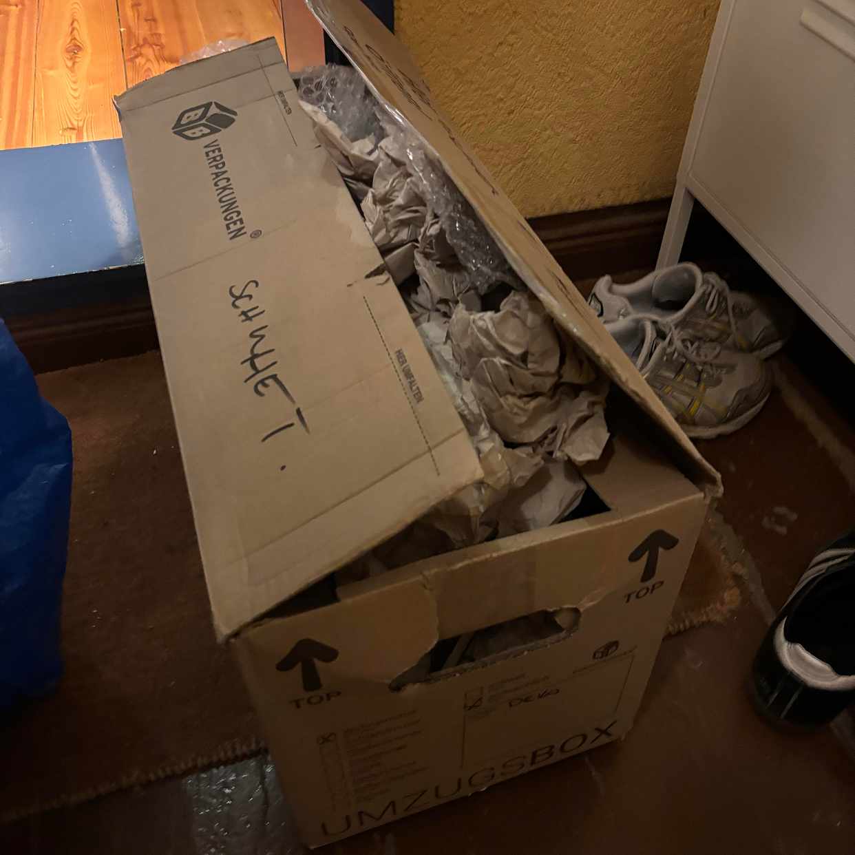 image of wooden planks, cardboard - Berlin