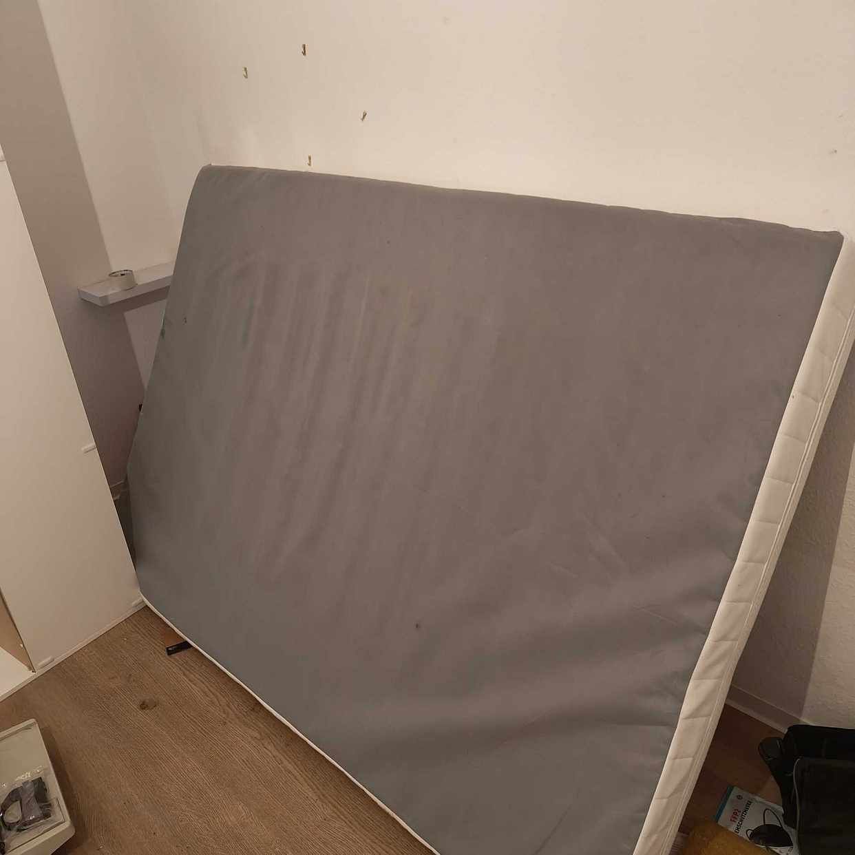 image of Bett und Matraze set - Berlin