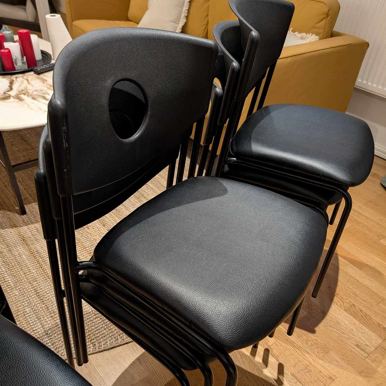 image of 9st stolar och 2 bord - Stockholm