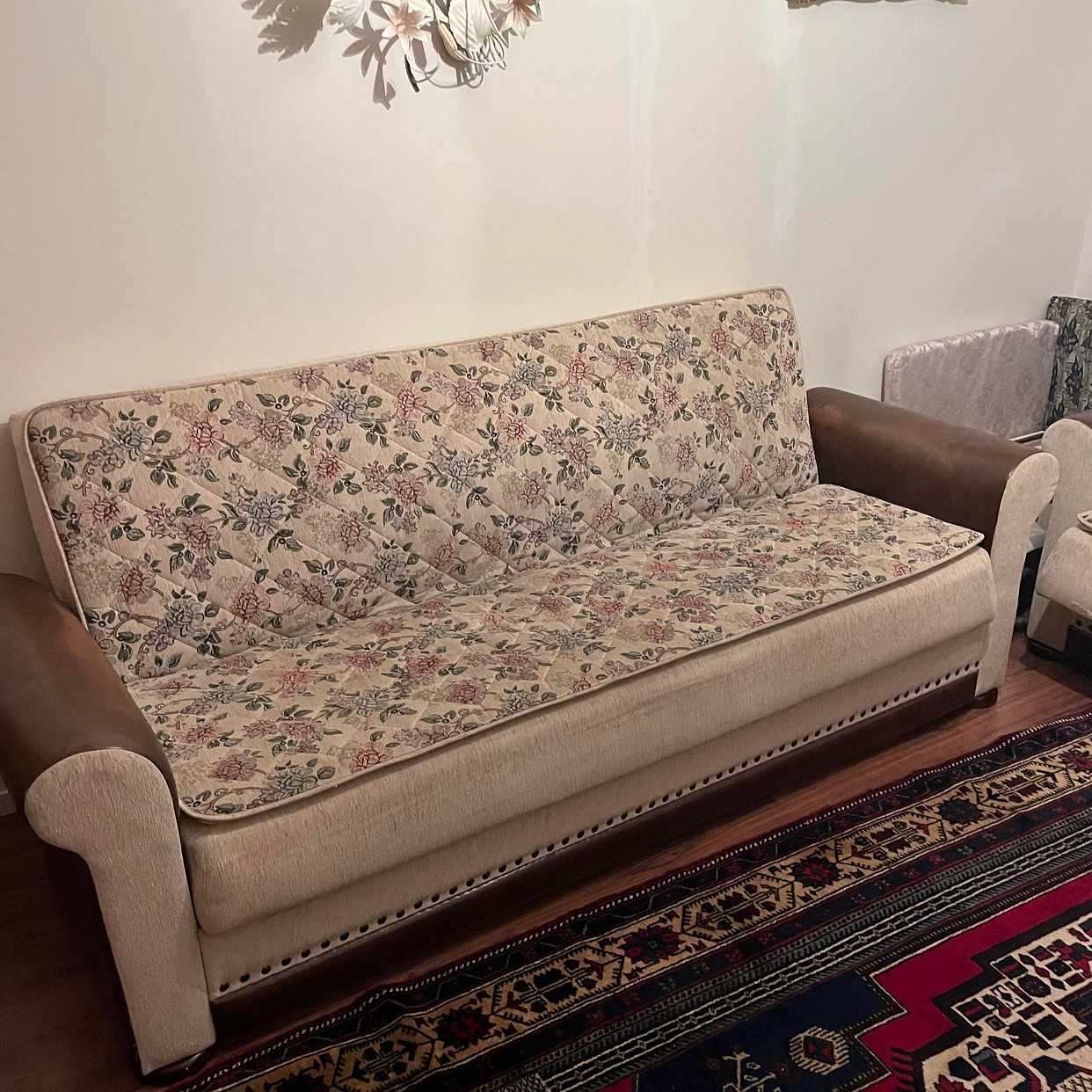 image of Bäddsoffa ska bortskänkes - Handen