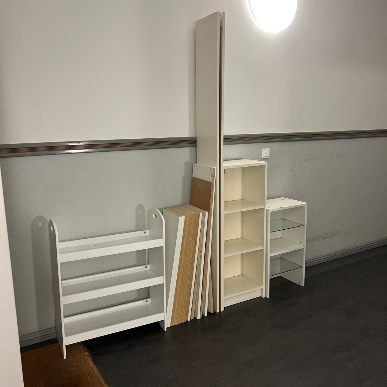 image of Entsorgung alter Regale - Berlin