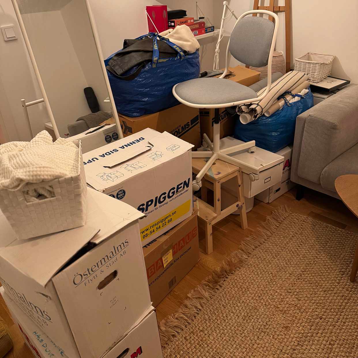 image of Flyttlådor, bord etc. - 