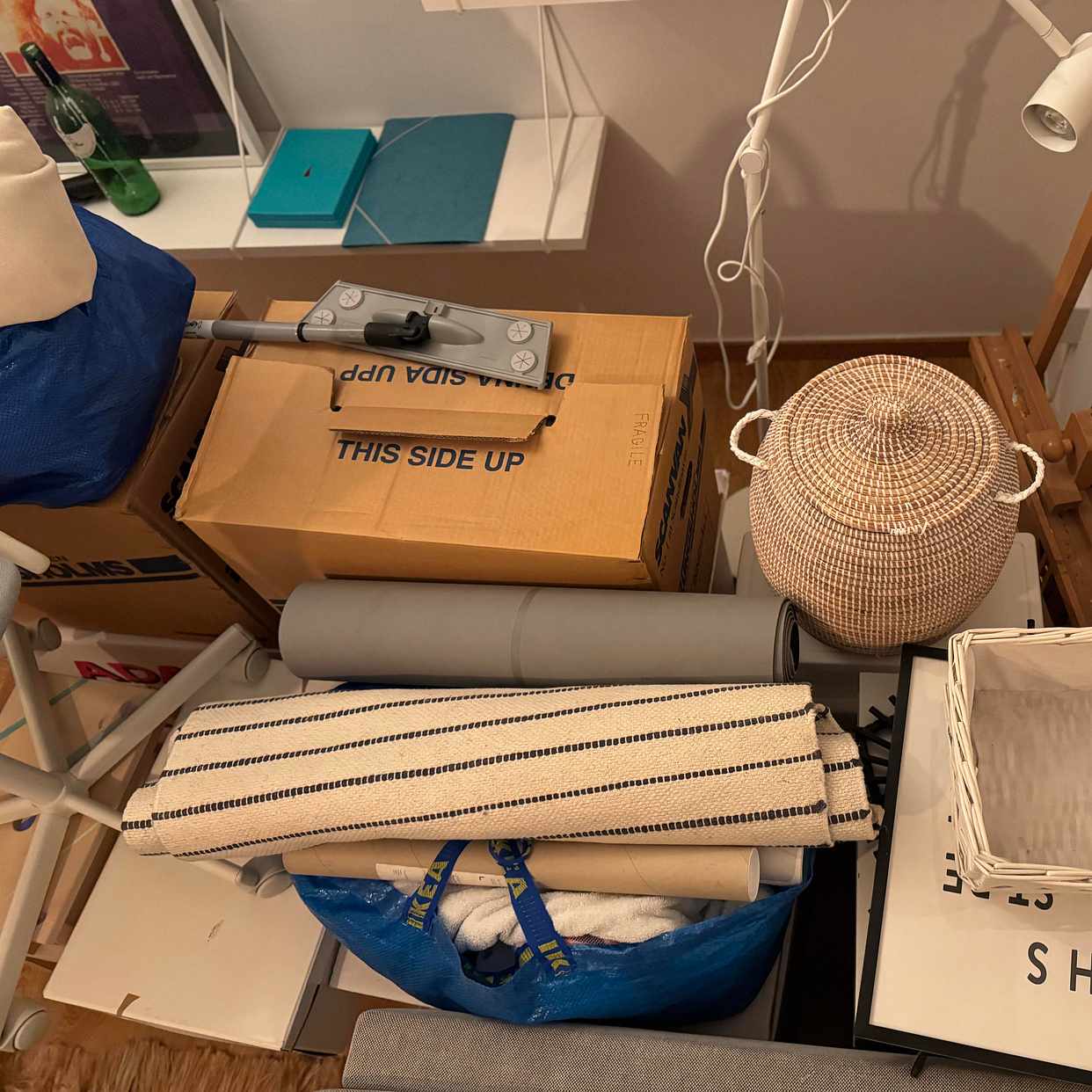 image of Flyttlådor, bord etc. - 