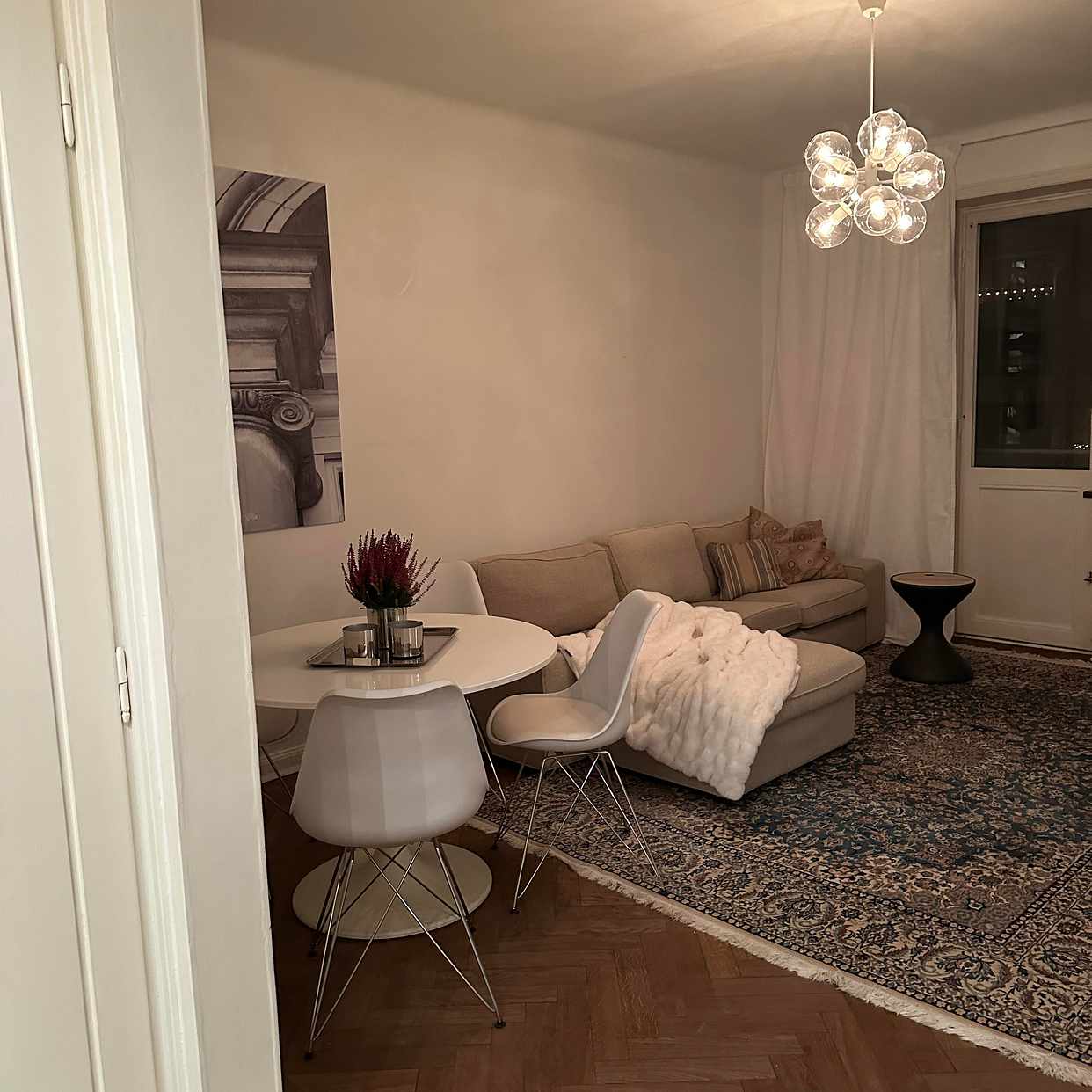 image of Bord, soffa, stolar,matta - 