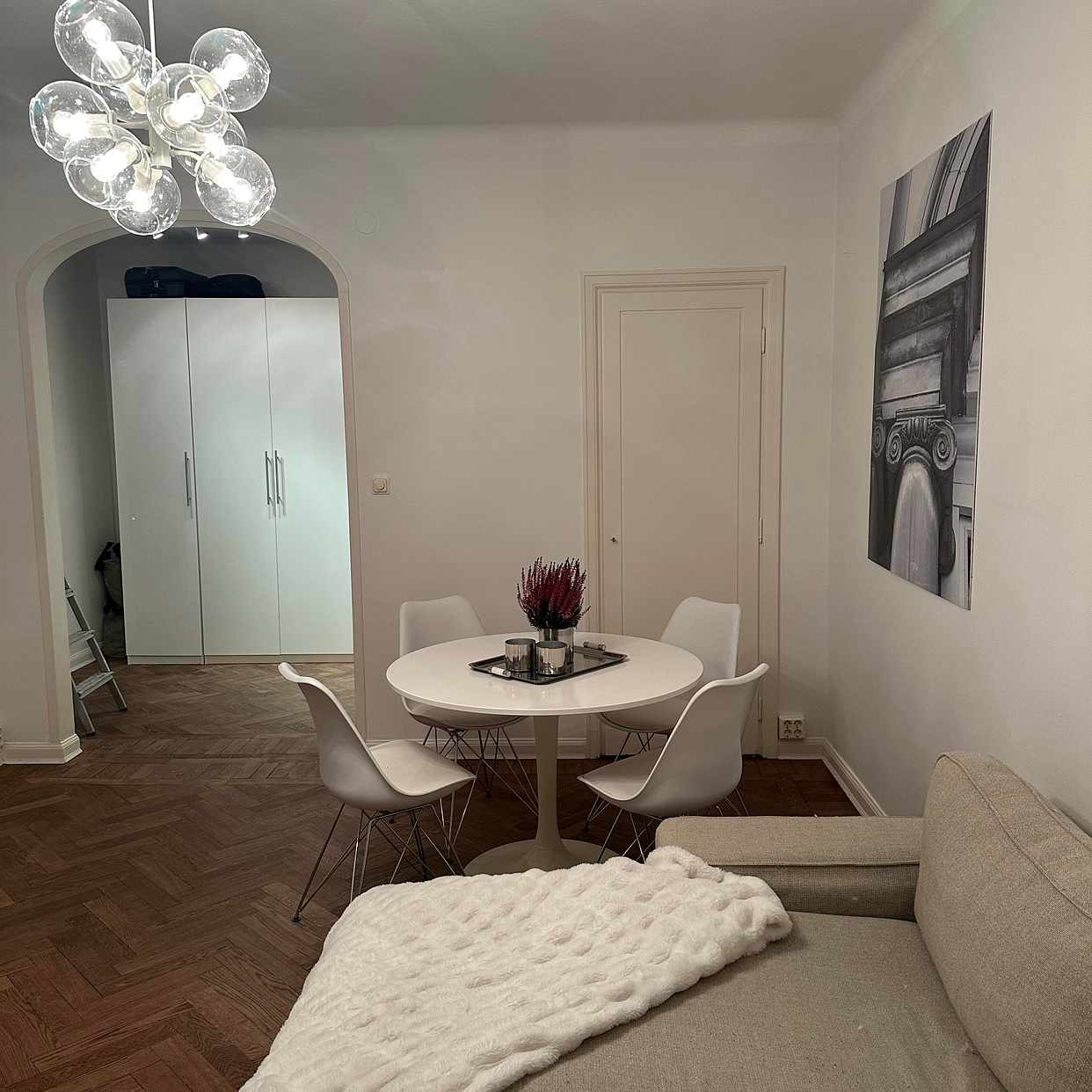 image of Bord, soffa, stolar,matta - 