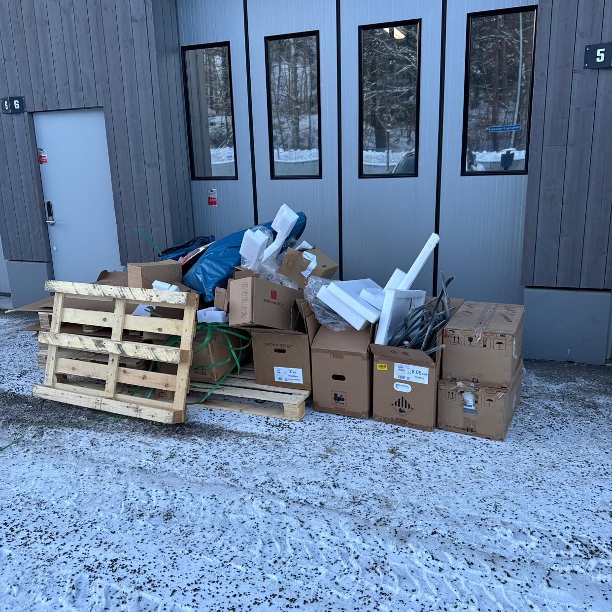 image of Kartonger, plast, elavf - Saltsjö-Boo