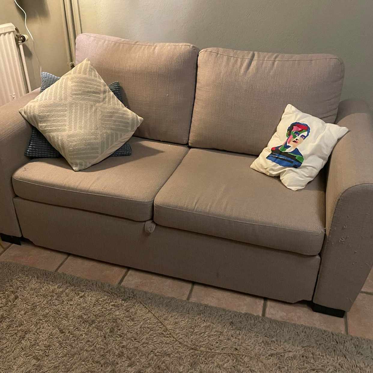 image of Bäddsoffa mått 162x84 - Farsta