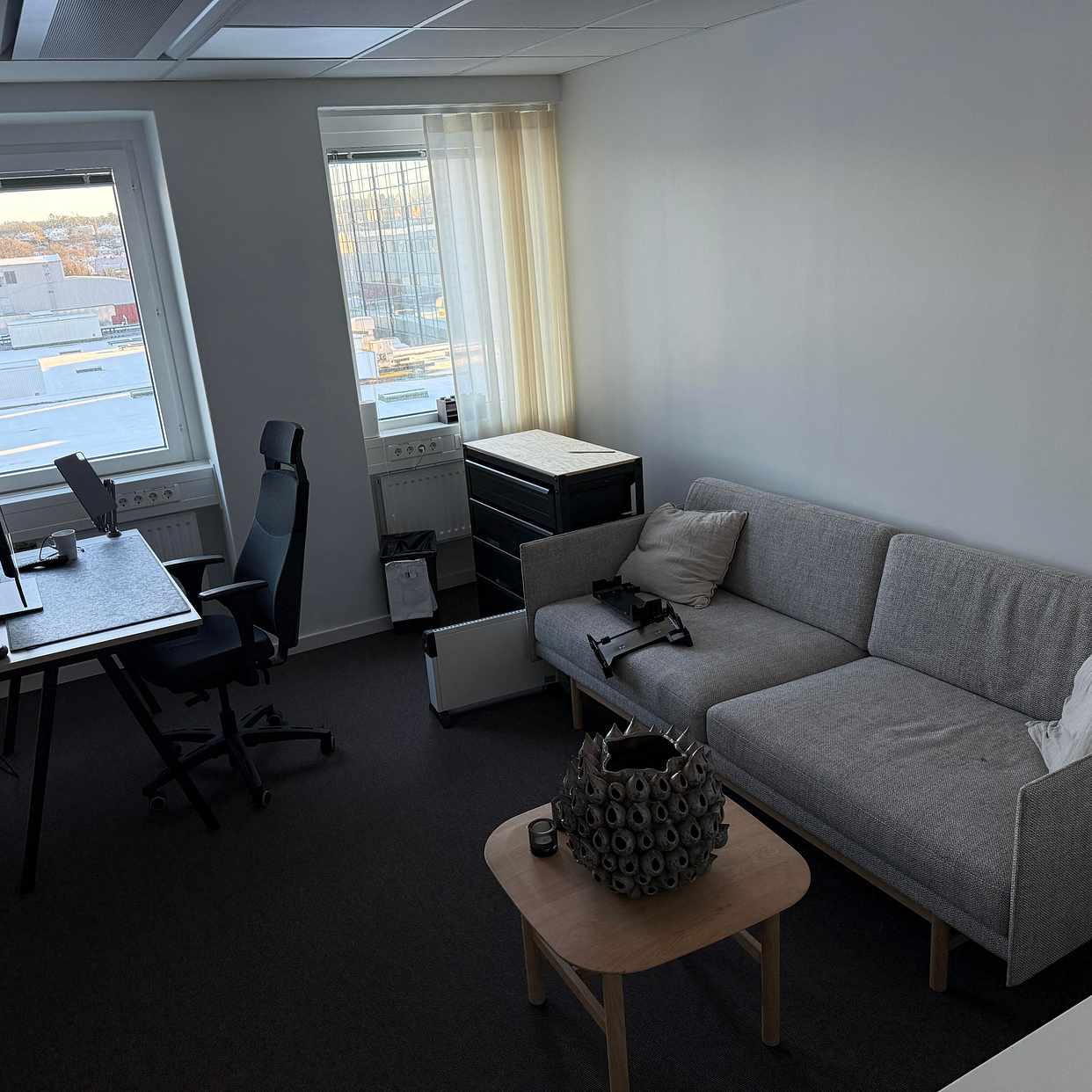 image of Flytta möbler från kontor - 
