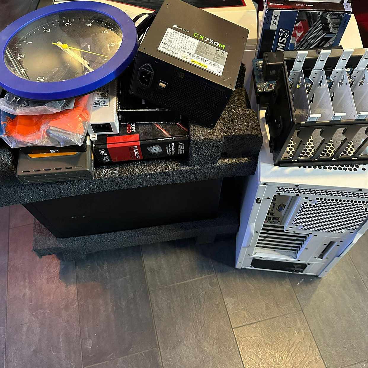 image of Datorer/metall shassi - Stockholms Stad