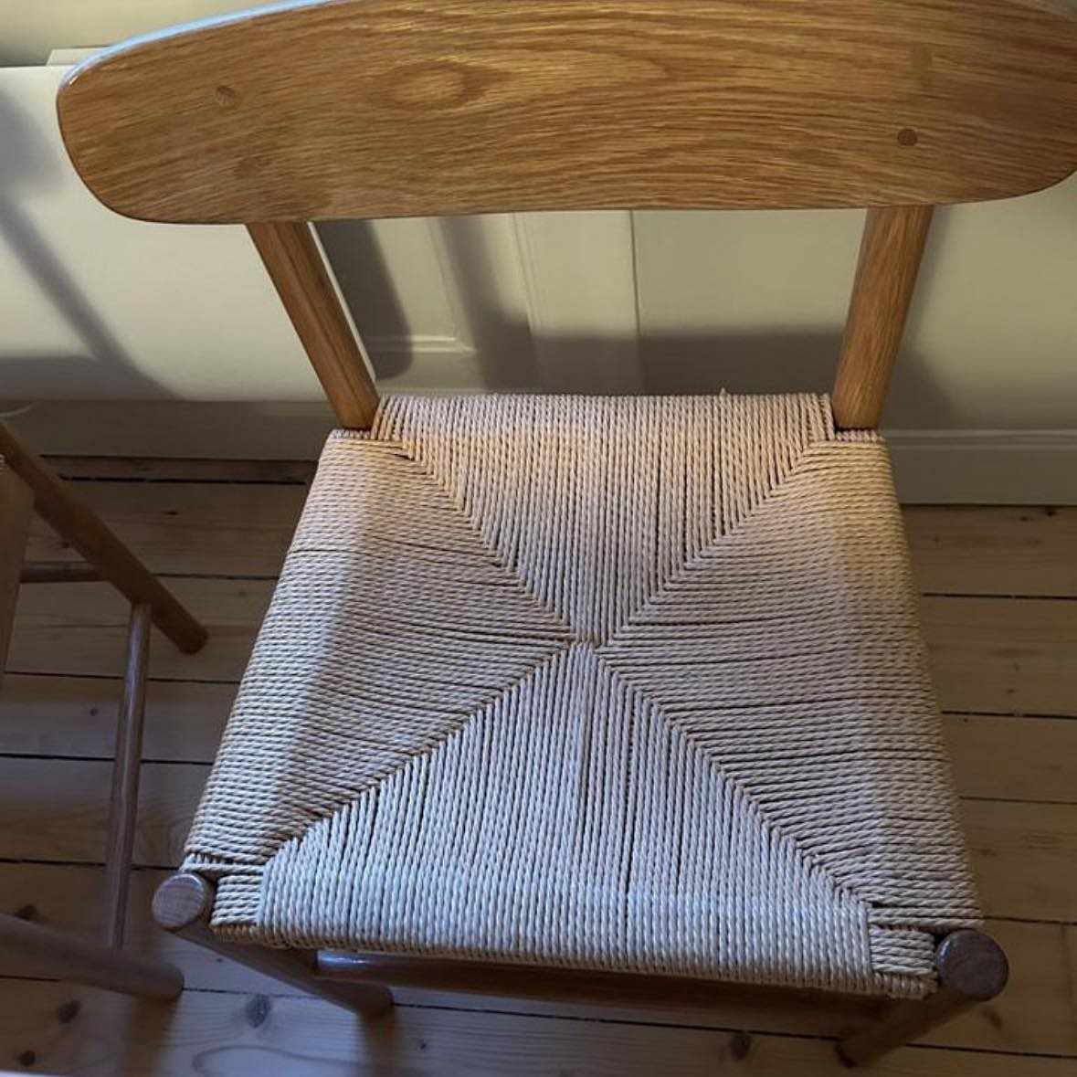 image of 2 trästolar - 