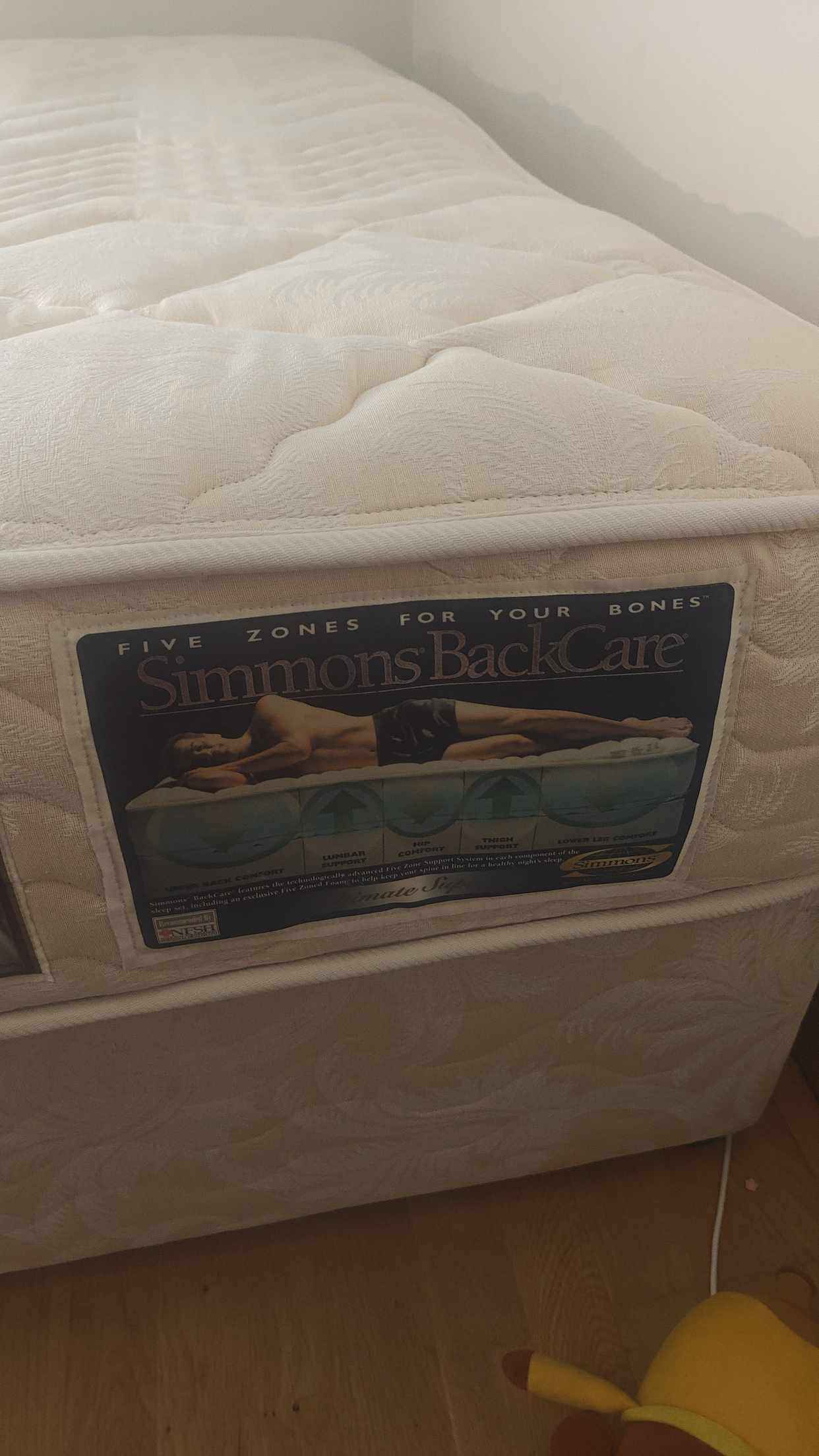 image of Double bed and mattress - Parede