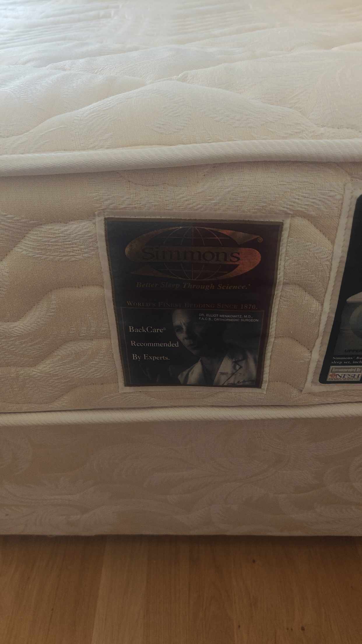 image of Double bed and mattress - Parede