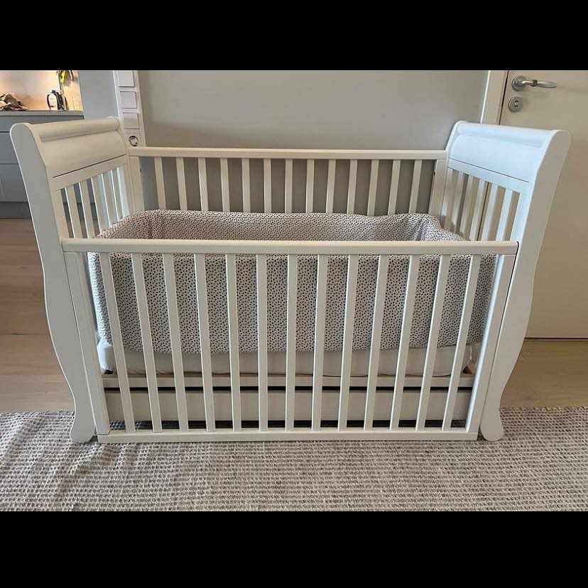 image of Move a baby crib - 