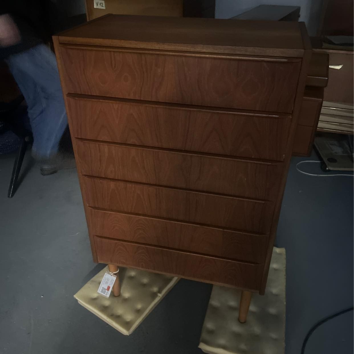 image of 2 stolar + byrå - 
