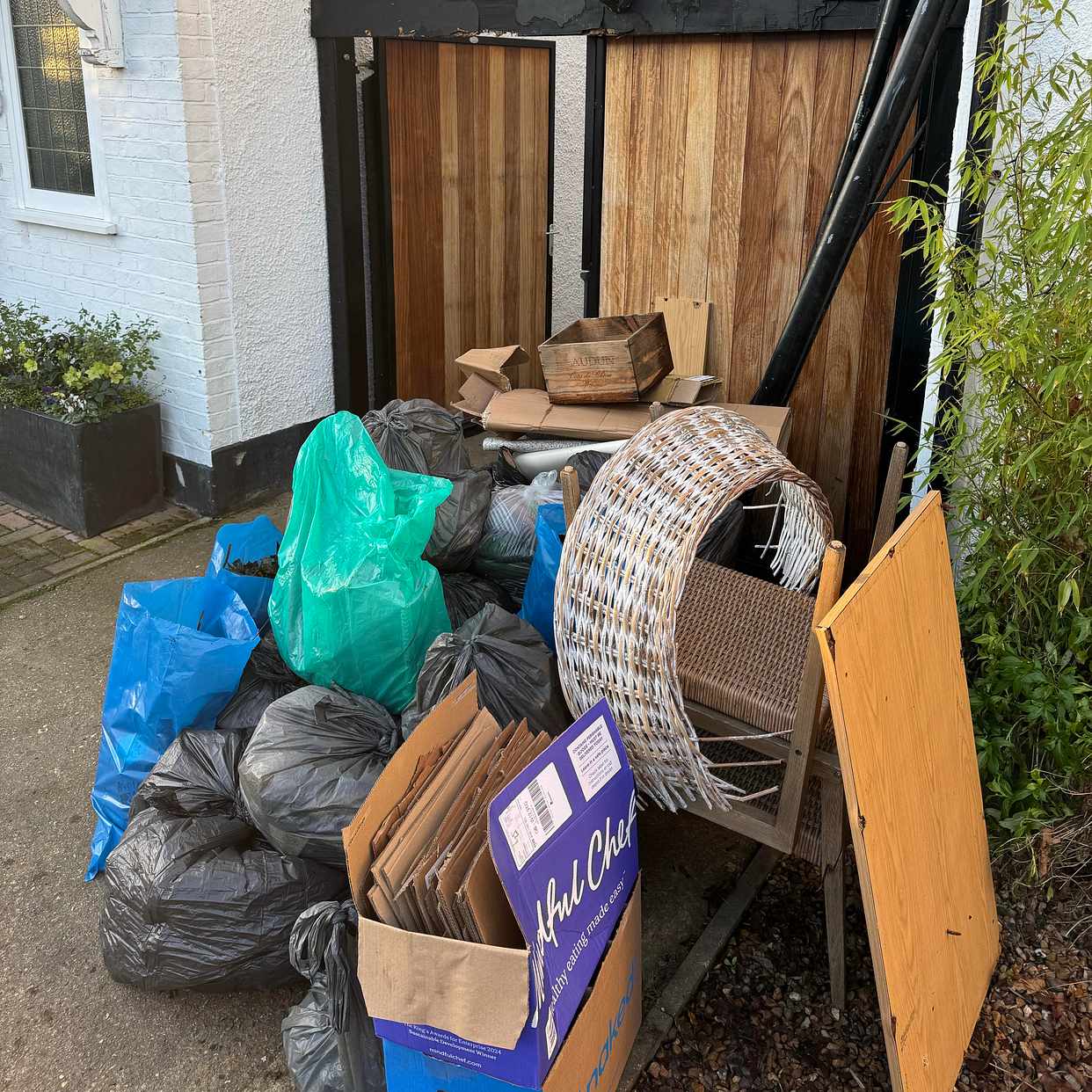 image of RUBBISH PICK UP - London