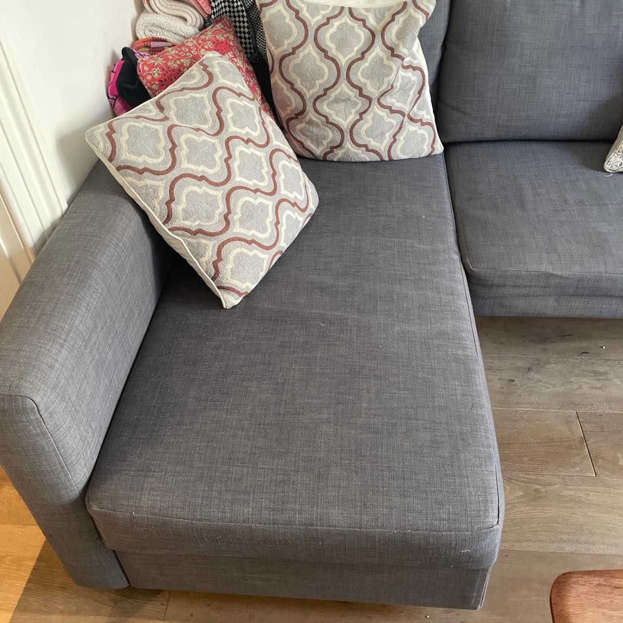 image of £0 IKEA sofa w storage - London.