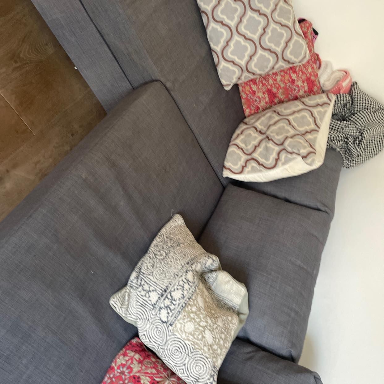 image of £0 IKEA sofa w storage - London.