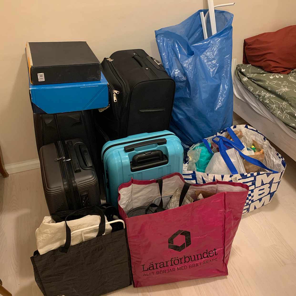 image of Suitcases, boxes and bags - 