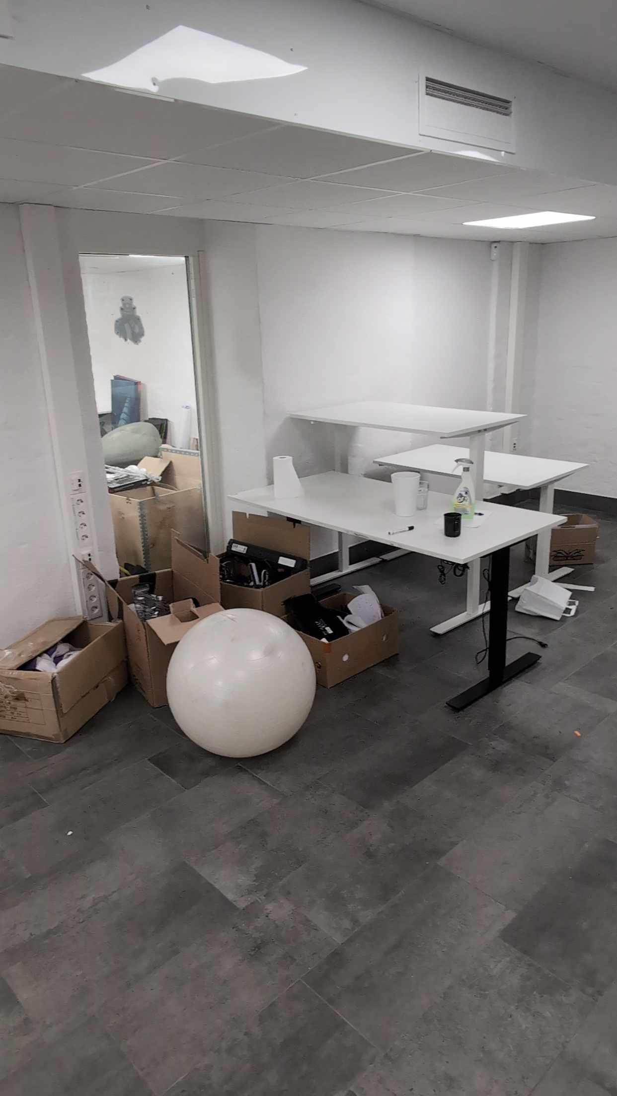 image of Various office furniture - Göteborg