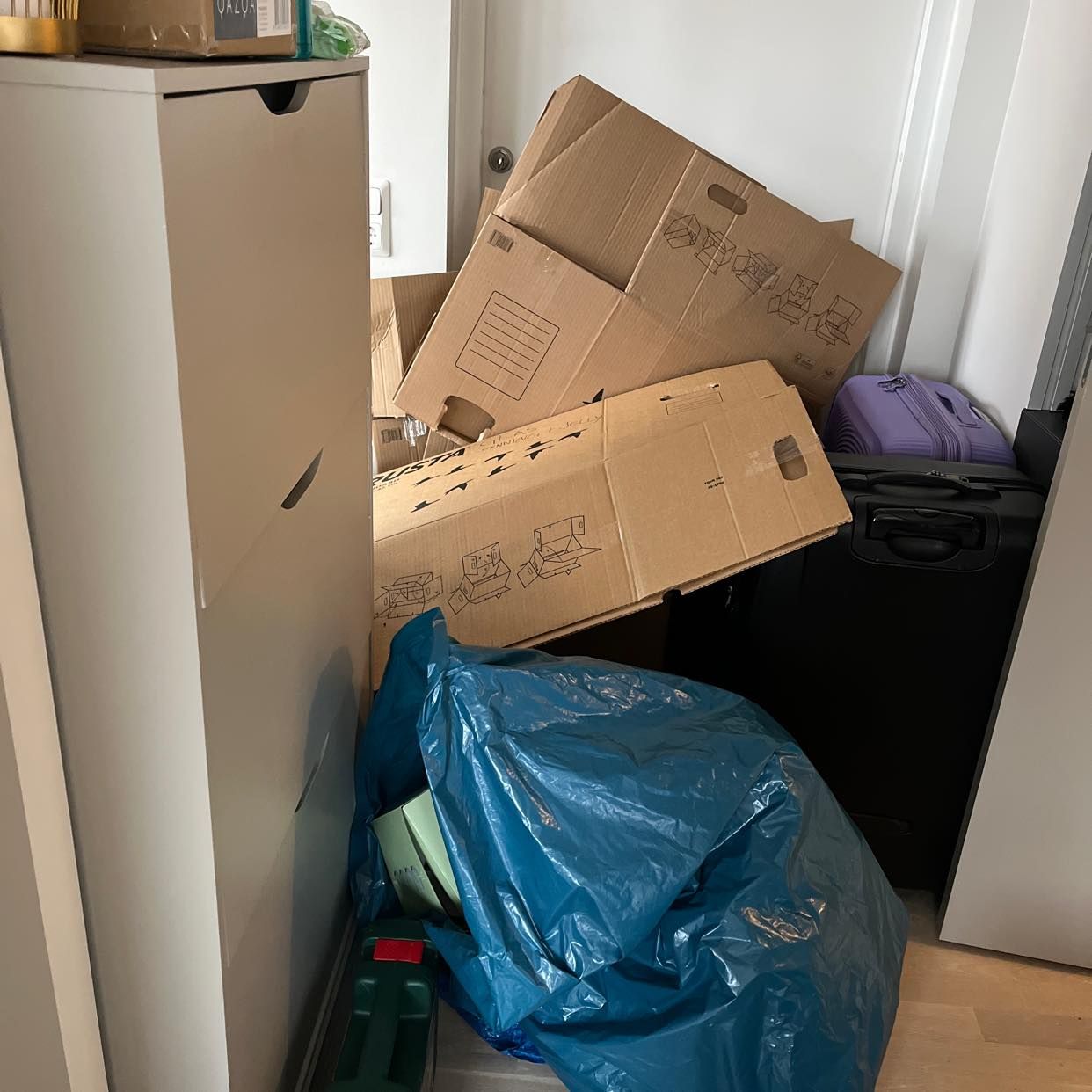 image of Kartong & plast vid flytt - Sundbyberg