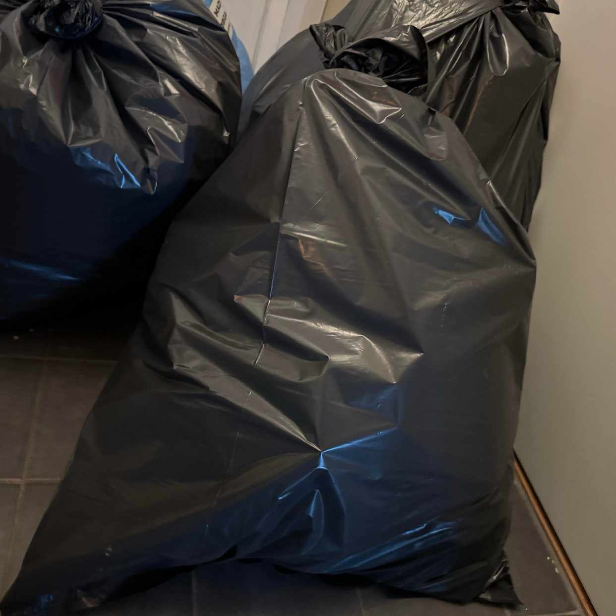 image of 3 svarta säck ej tung - Stockholm