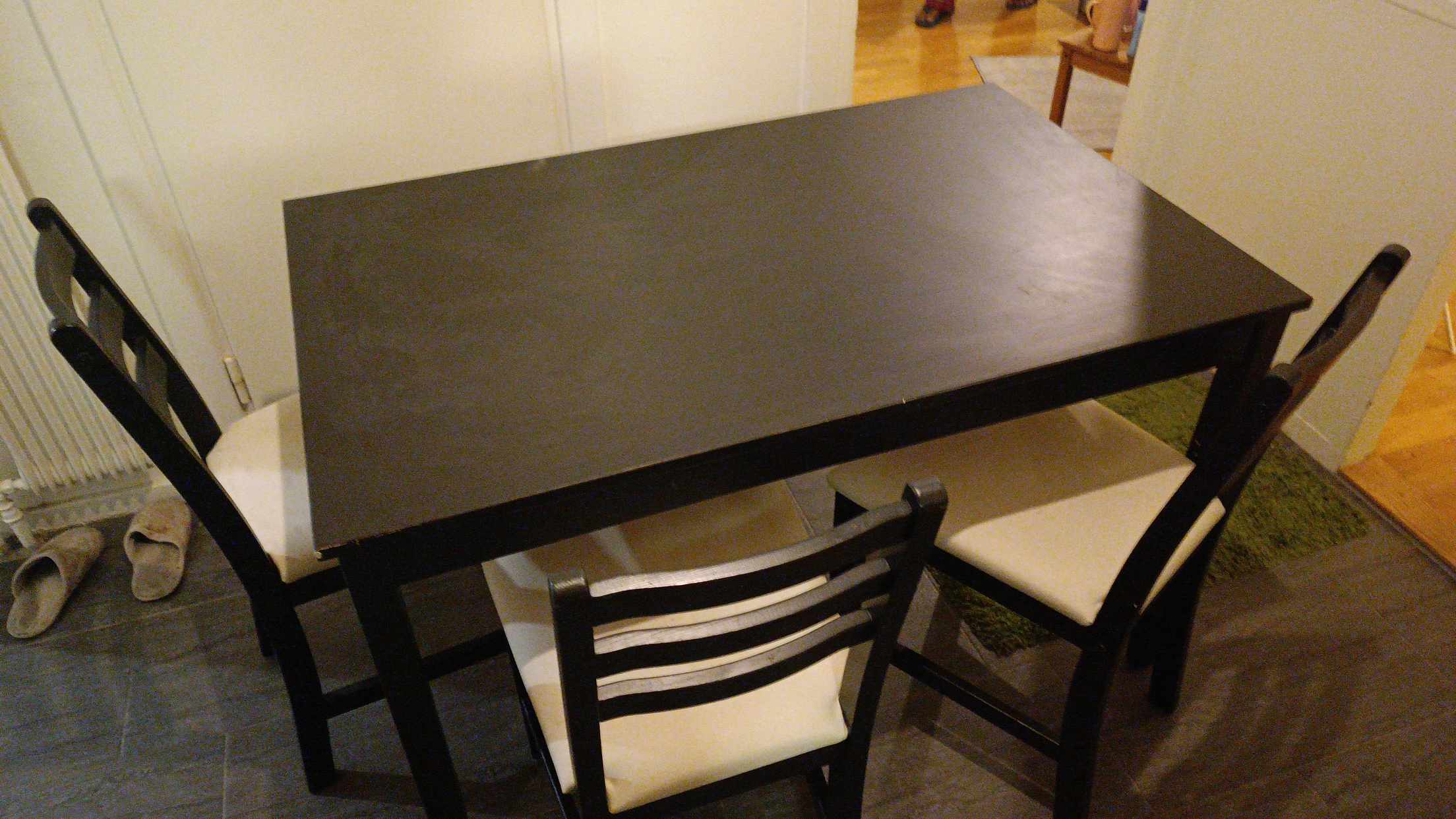 image of Small table and chair - 