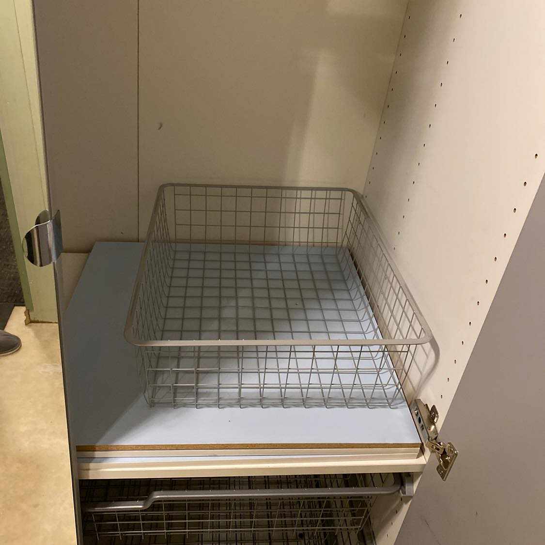 Gaderob med spegeldörr