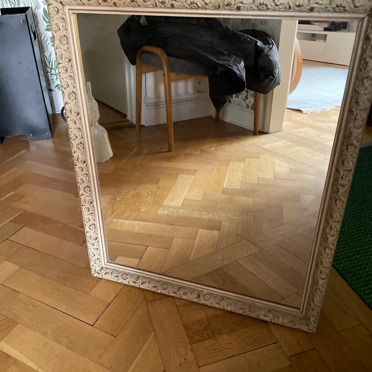 image of 1kasse och 1 mindre spege - Stockholm