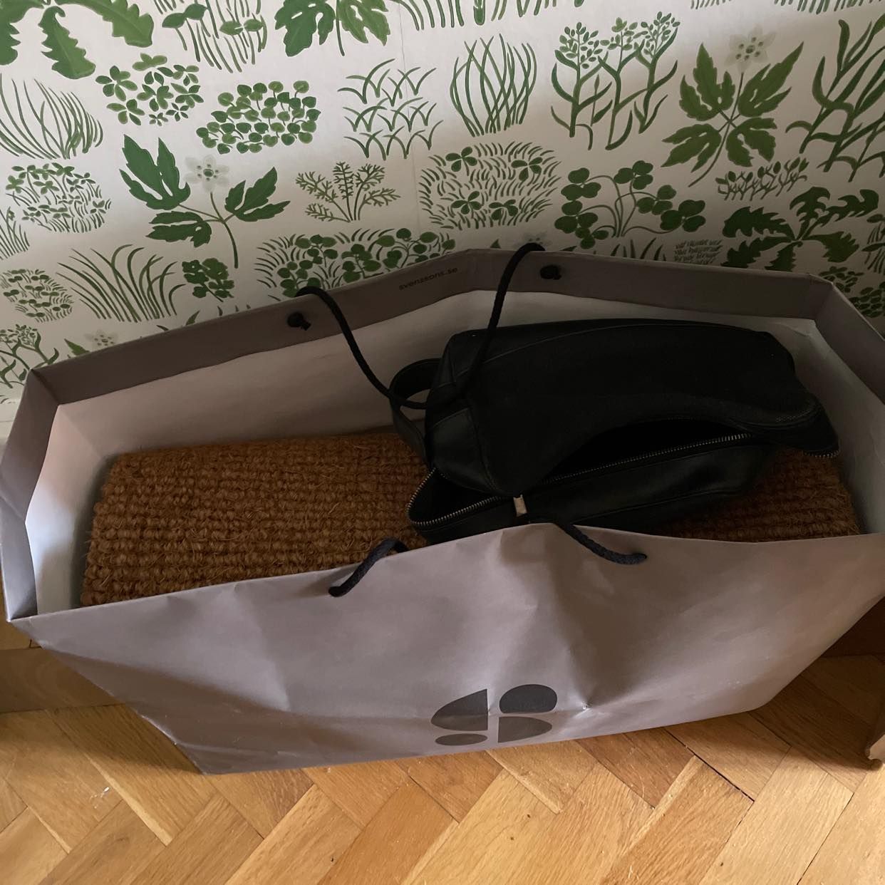 image of 1kasse och 1 mindre spege - Stockholm