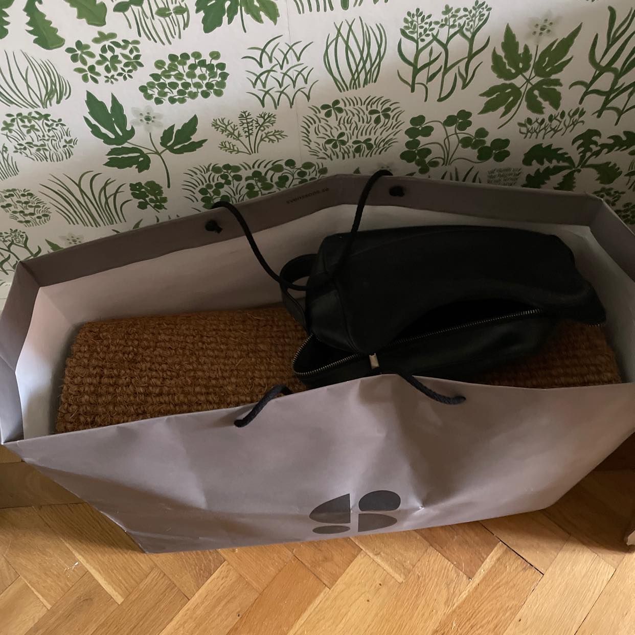 image of 1kasse och 1 mindre spege - Stockholm