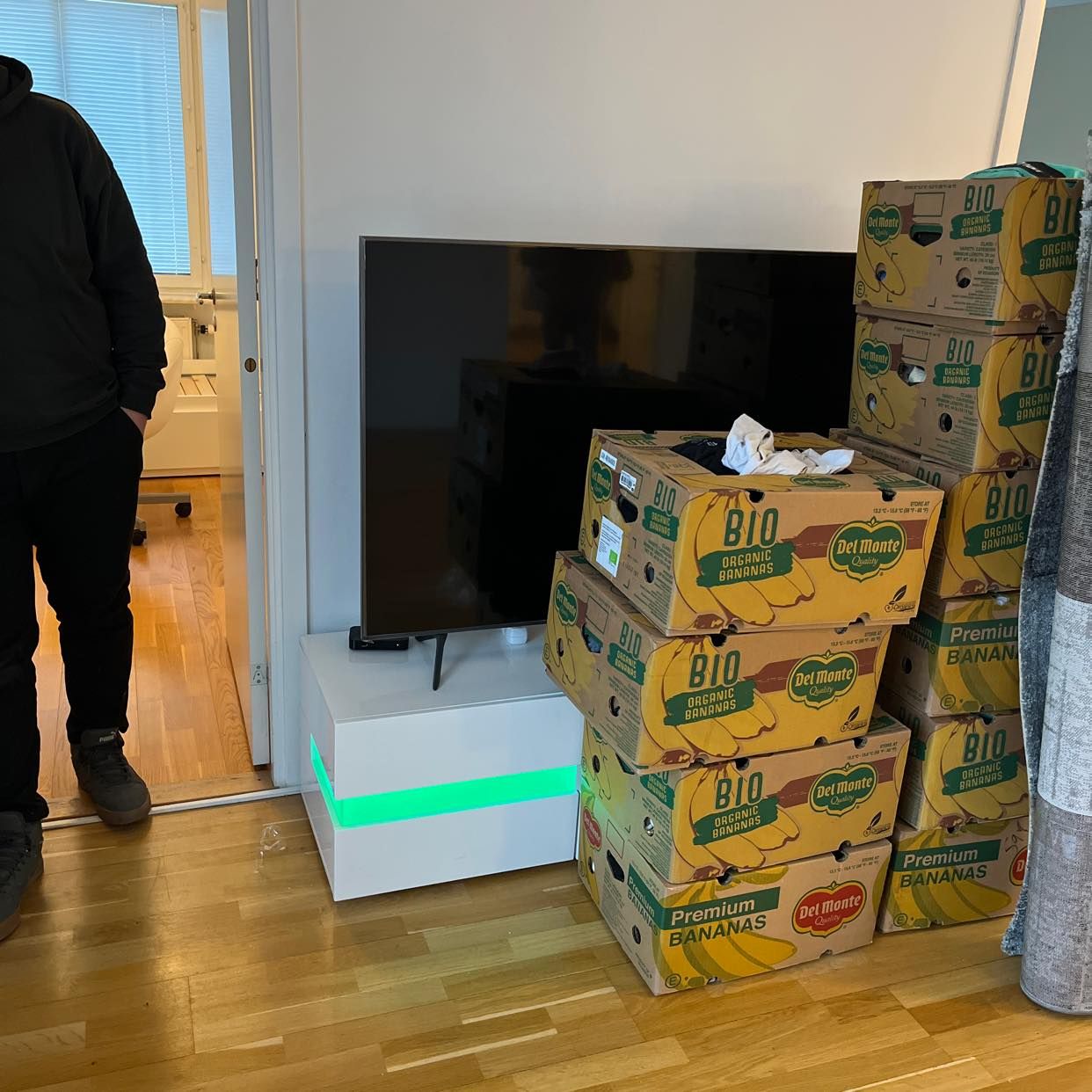 image of Stor dubbelsäng tv,tvbänk - 