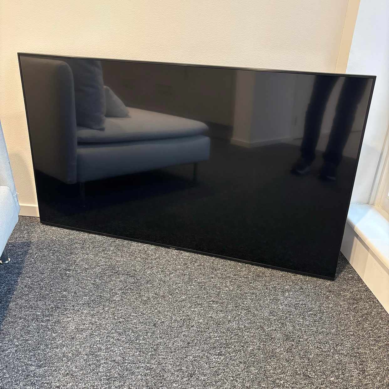 image of 1 Fridge, 1 tv, 1 chair - 