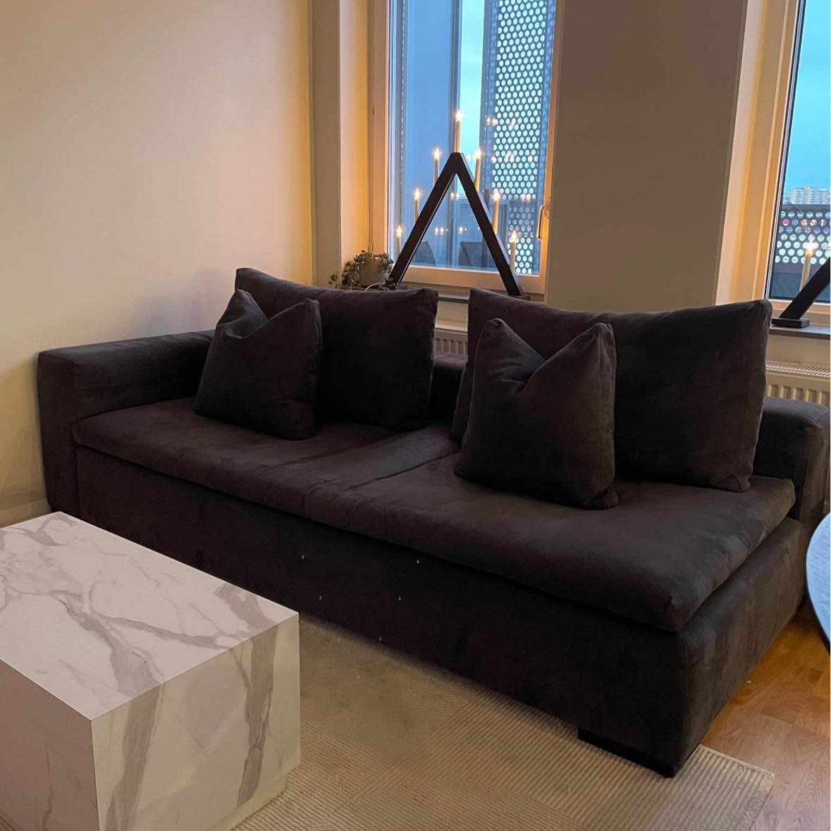 image of Deliver sofa - 