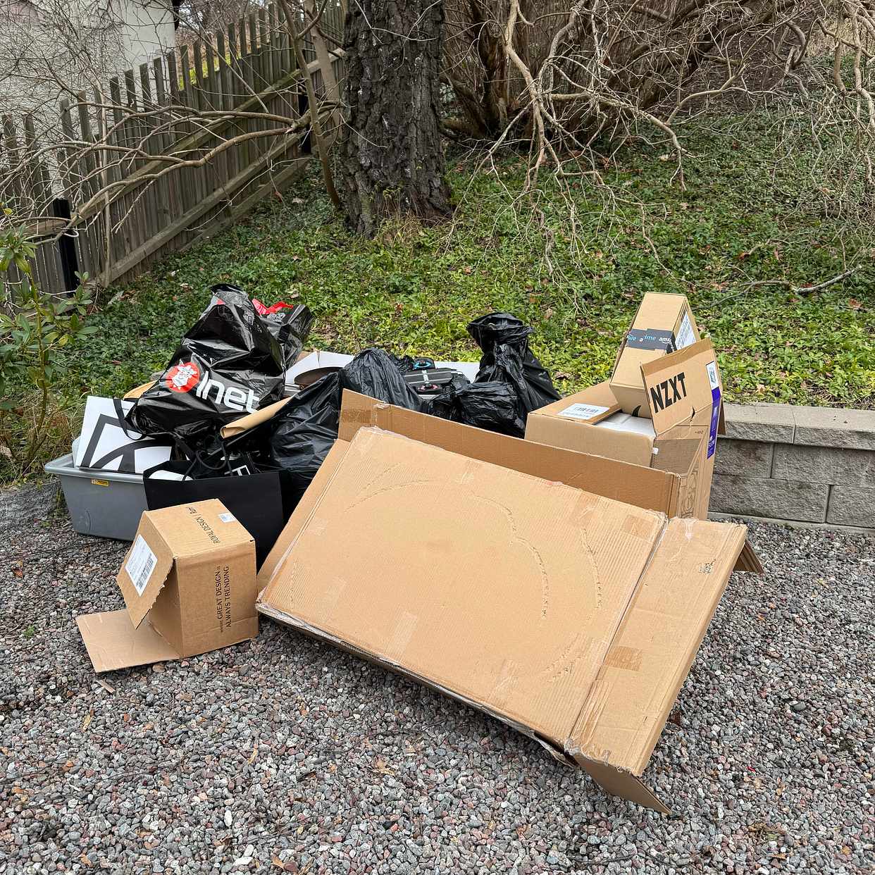 image of Diverse kartonger, skräp - Lidingö