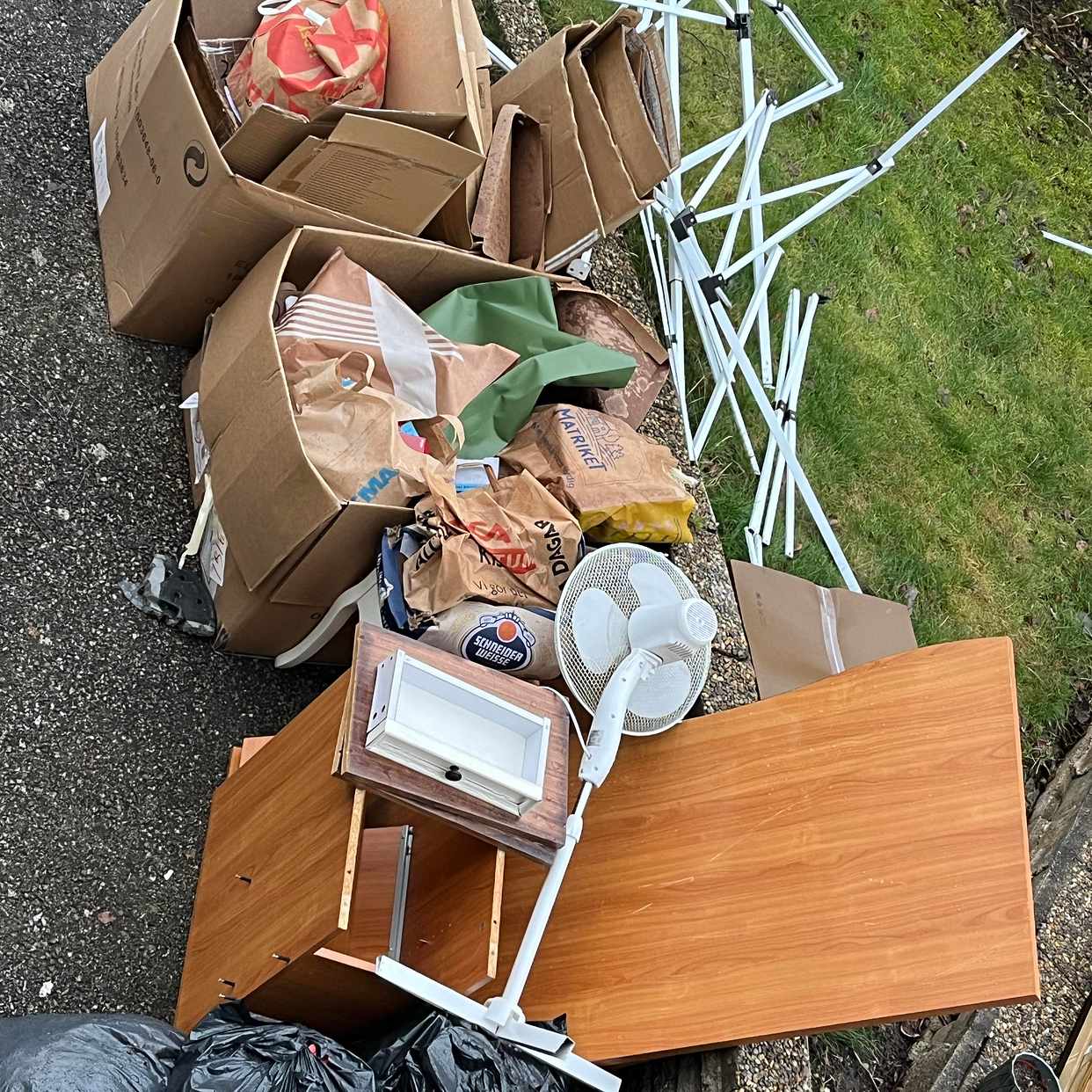 image of Carboard boxes broken fur - Sollentuna