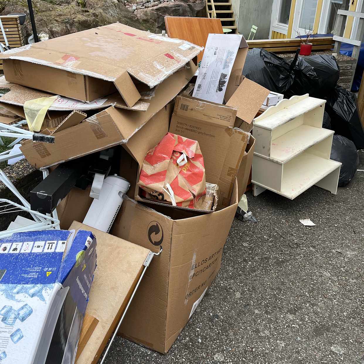 image of Carboard boxes broken fur - Sollentuna