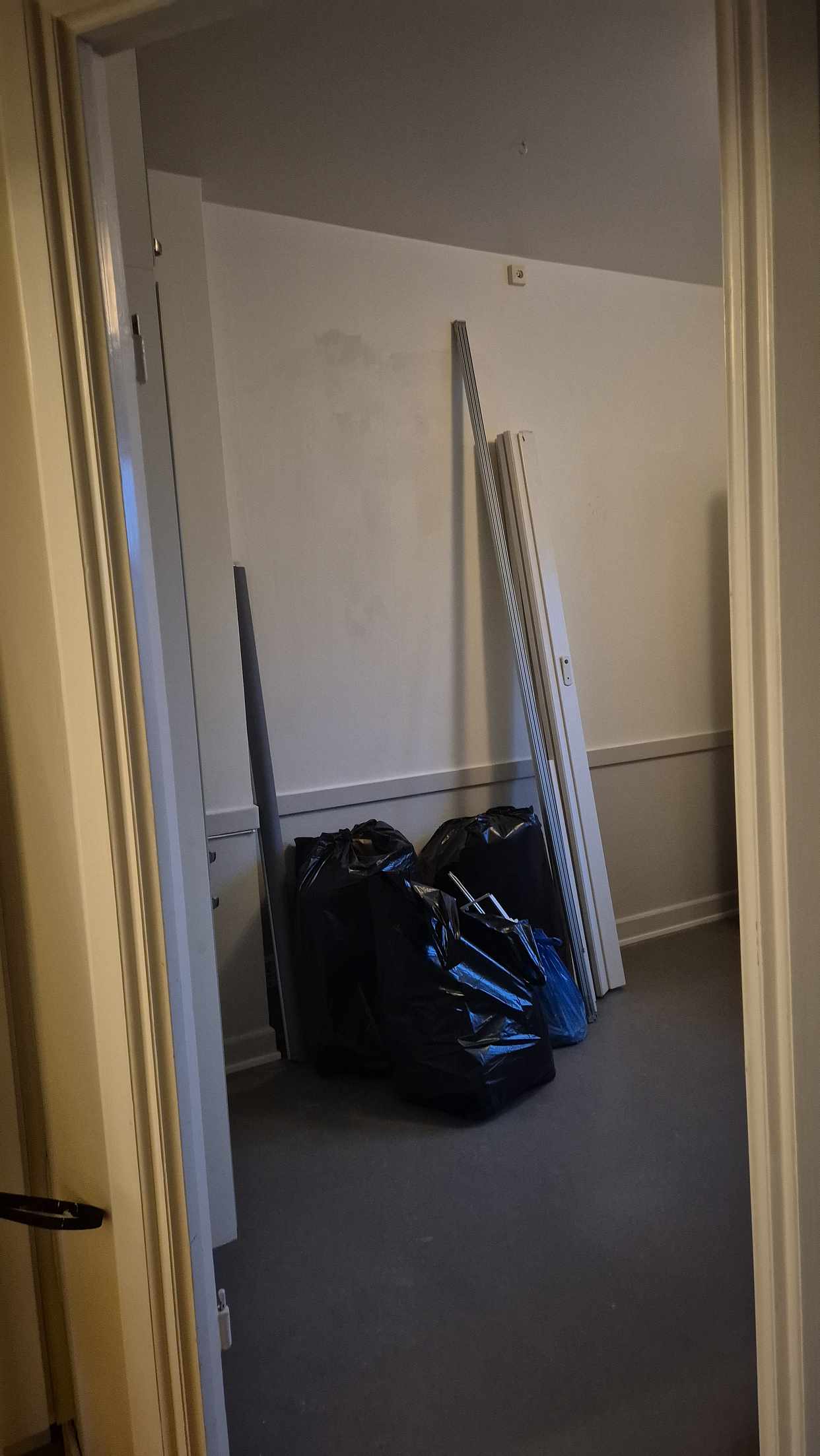 image of Täckpapper, metall - Stockholm