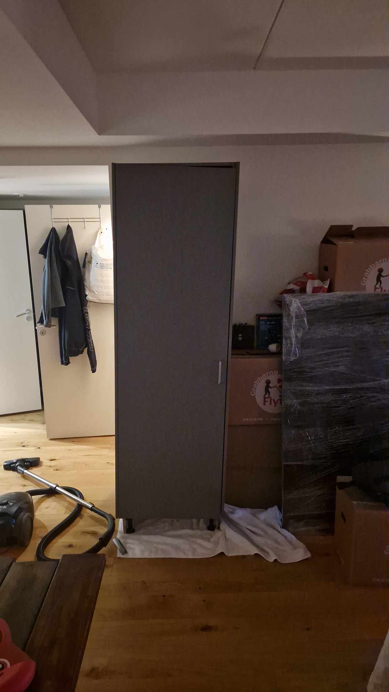 image of Städskåp 215cm högt. - Bromma