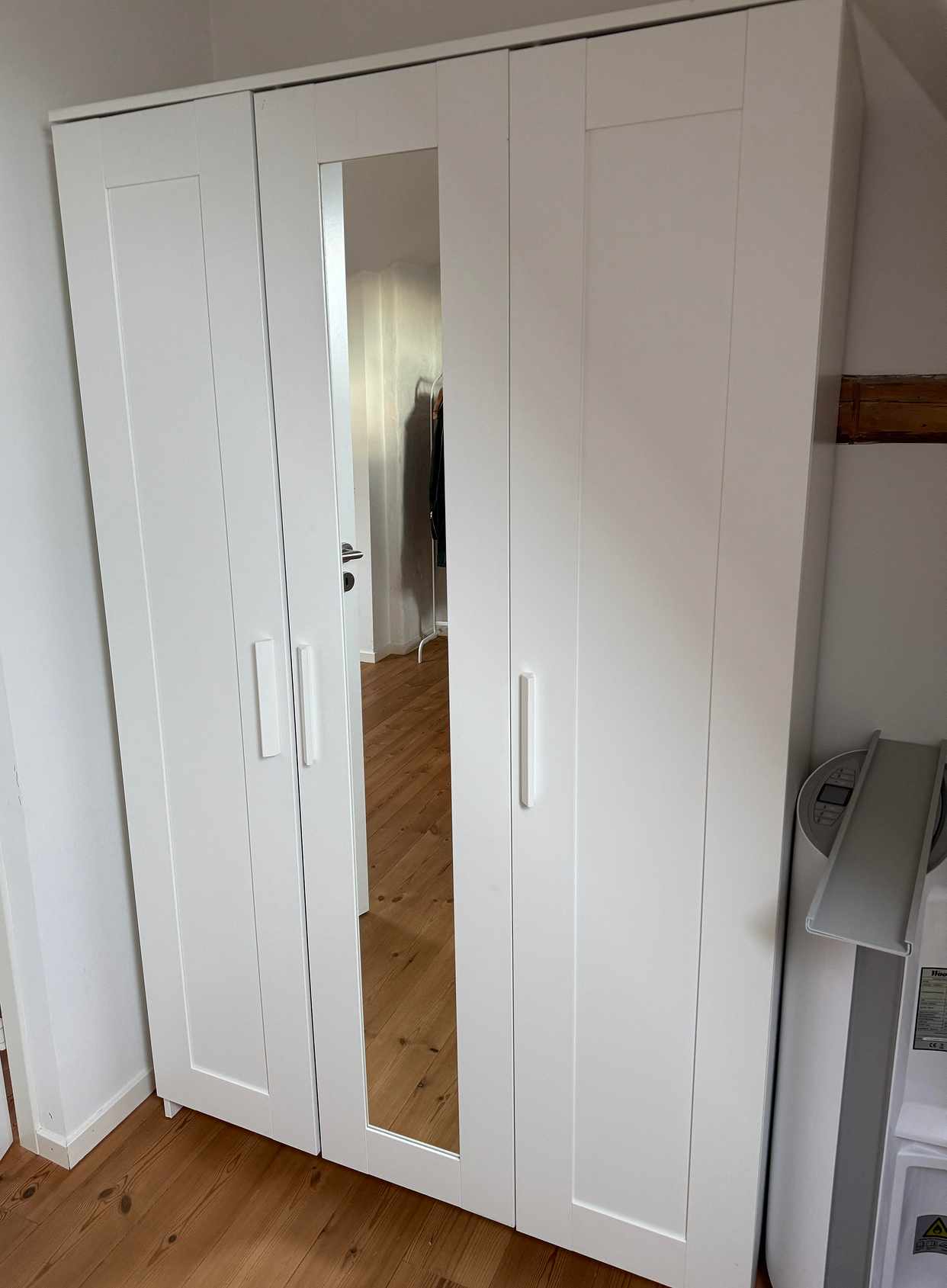 image of IKEA garderob samt bord - Stockholms Stad