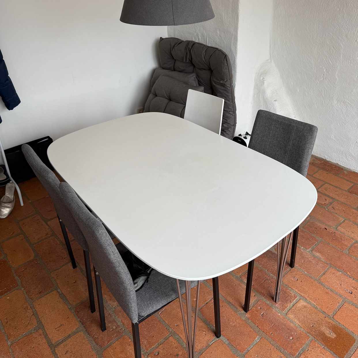 image of IKEA garderob samt bord - Stockholms Stad