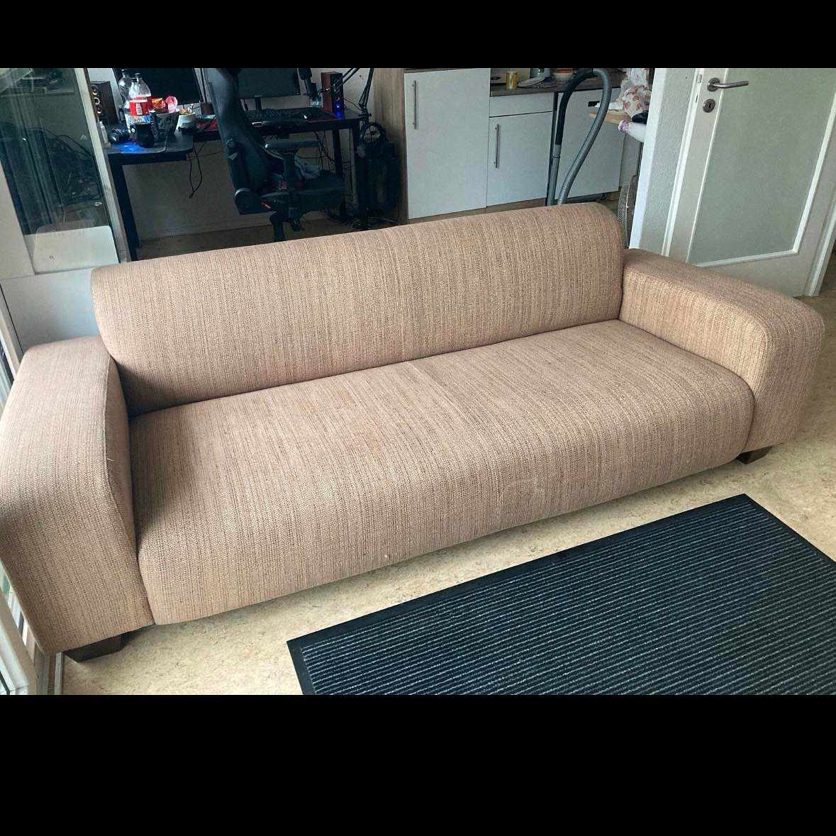 image of Pick up & deliver Couch - 