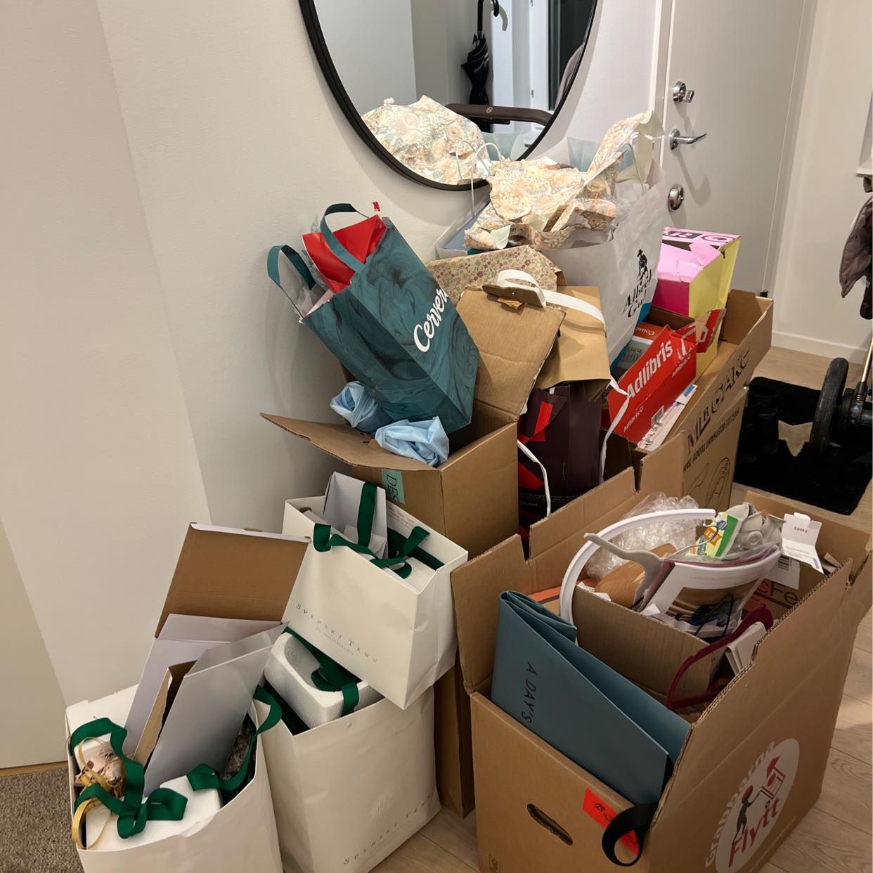 image of Återvinn paket/klädstång - Östermalm