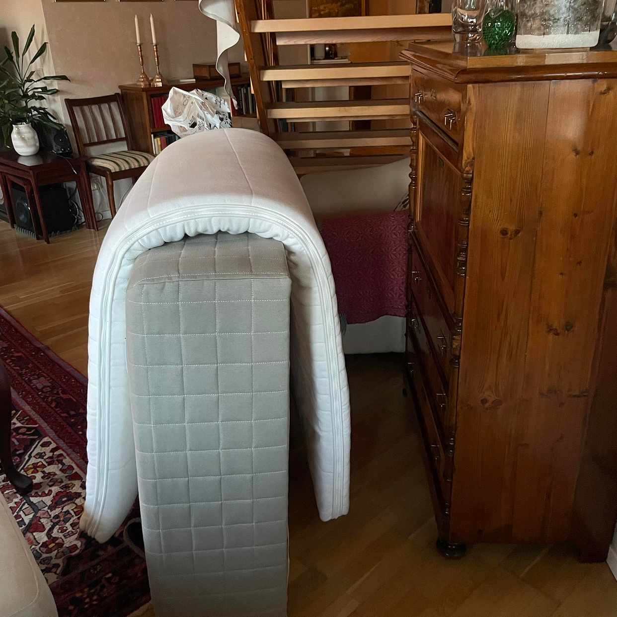image of Resårsäng med madrass - Stockholm